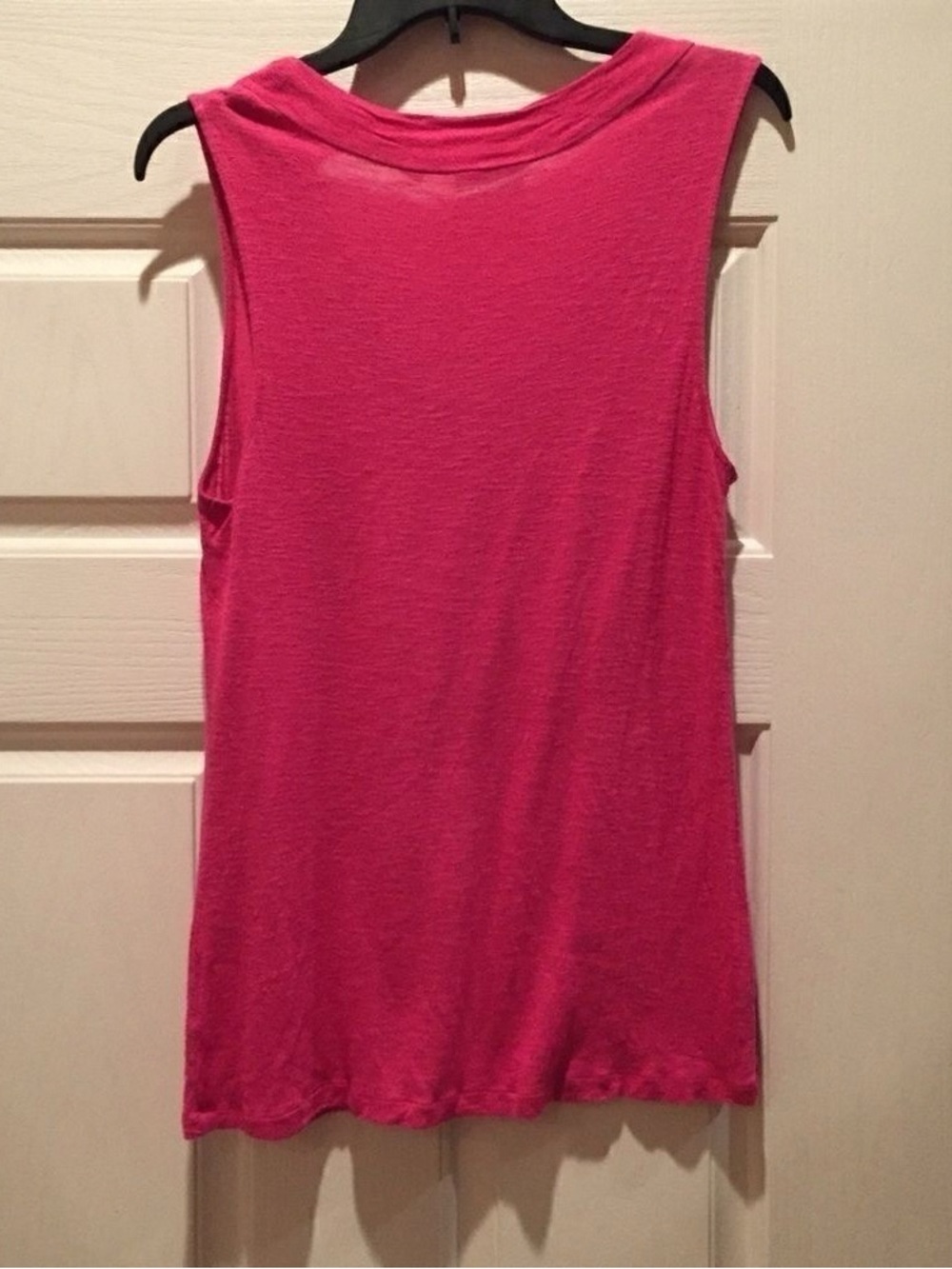 Sleek Women's Sleeveless Tank Top in Bright Pink